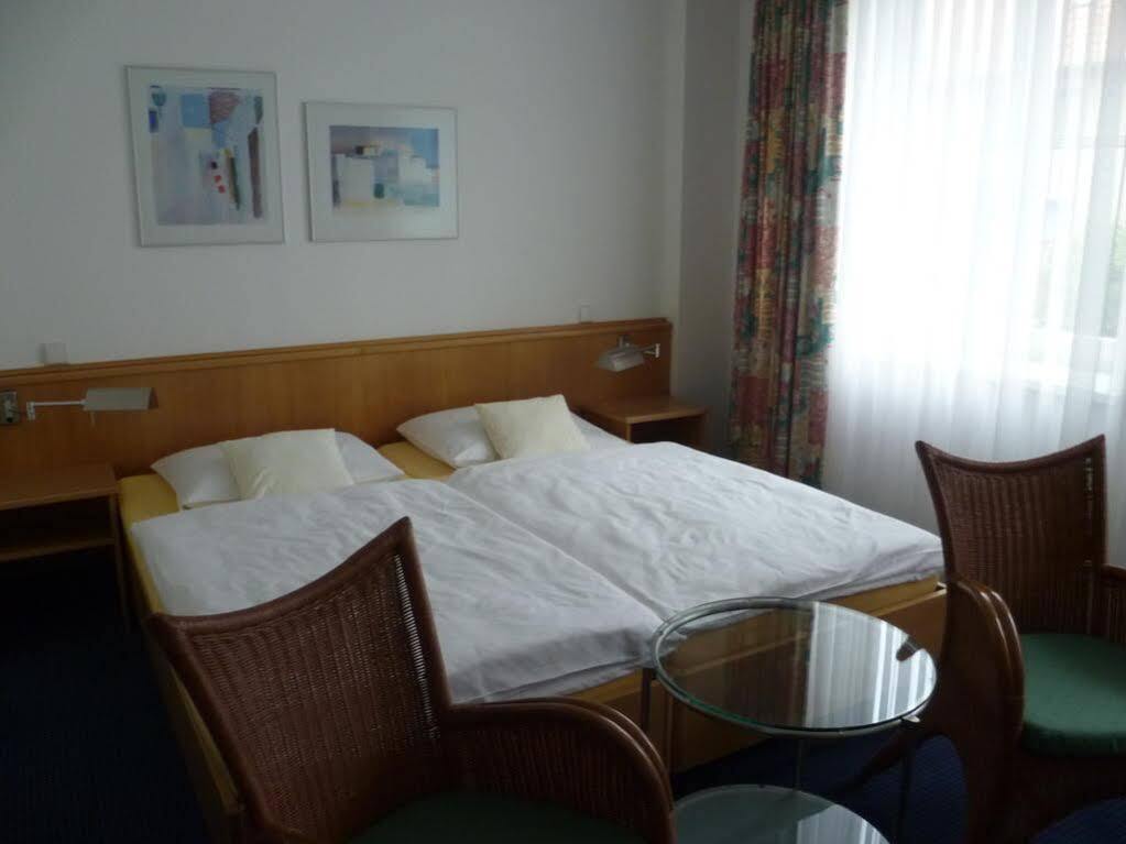Hotel Fasanengarten Зарщед Екстериор снимка